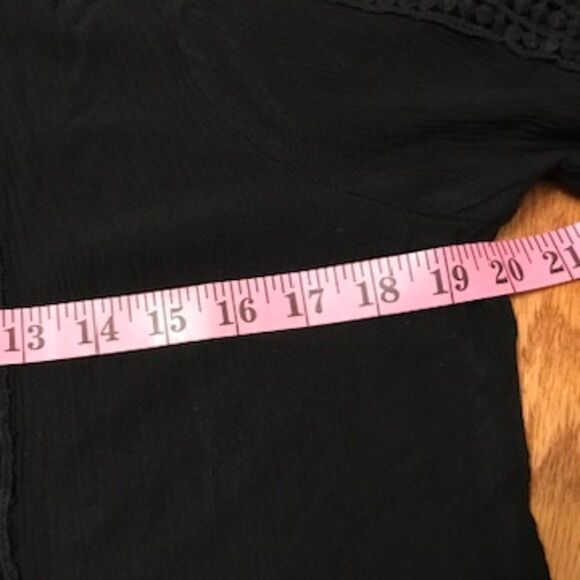 Daniel Rainn Black Open weave sleeve blouse - Picture 10 of 13